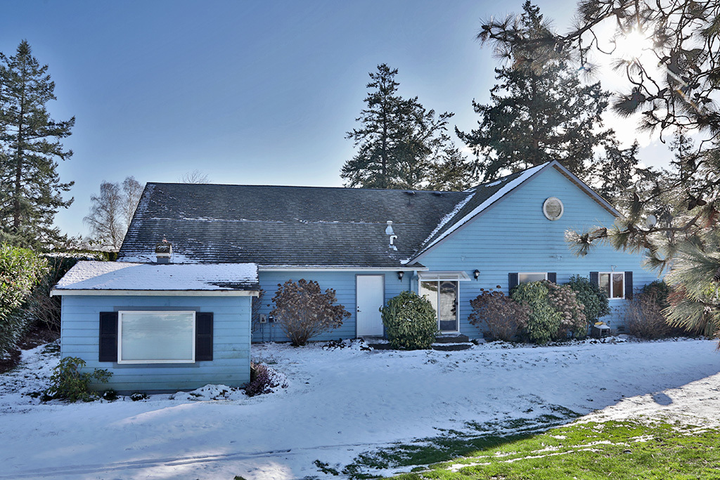 Property Photo: 2325 Soundview Dr WA 98260