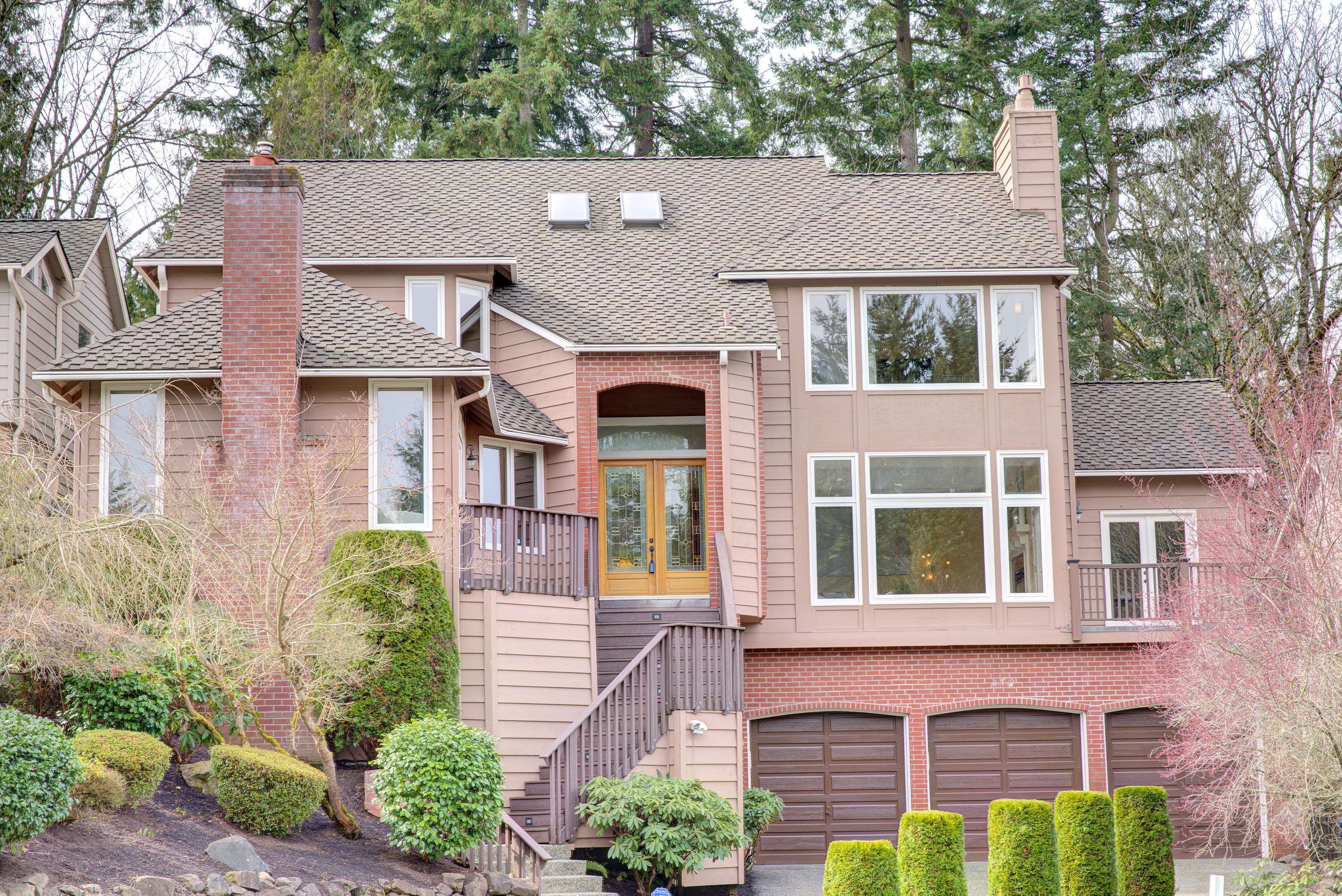 Property Photo:  4303 155th Place SE  WA 98006 