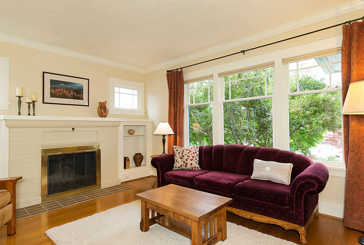 Property Photo: Living room 912 N 48th St WA 98103