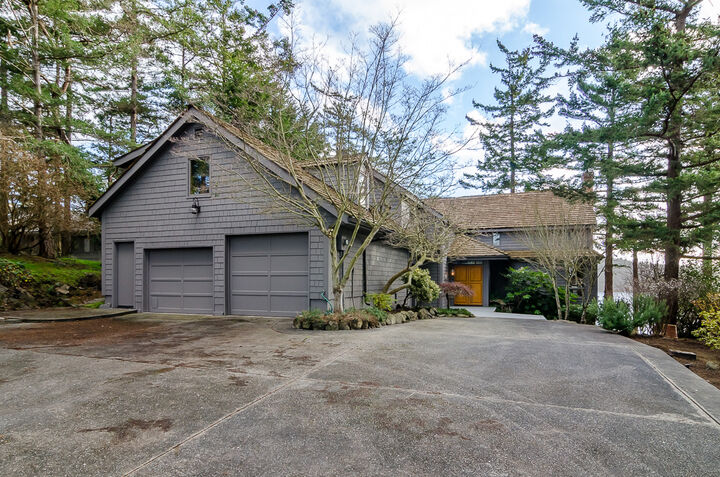 Property Photo:  734 Tillamuk Dr  WA 98257 