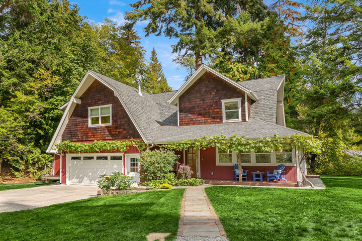 Property Photo:  8453  Ferncliff Avenue NE  WA 98110 