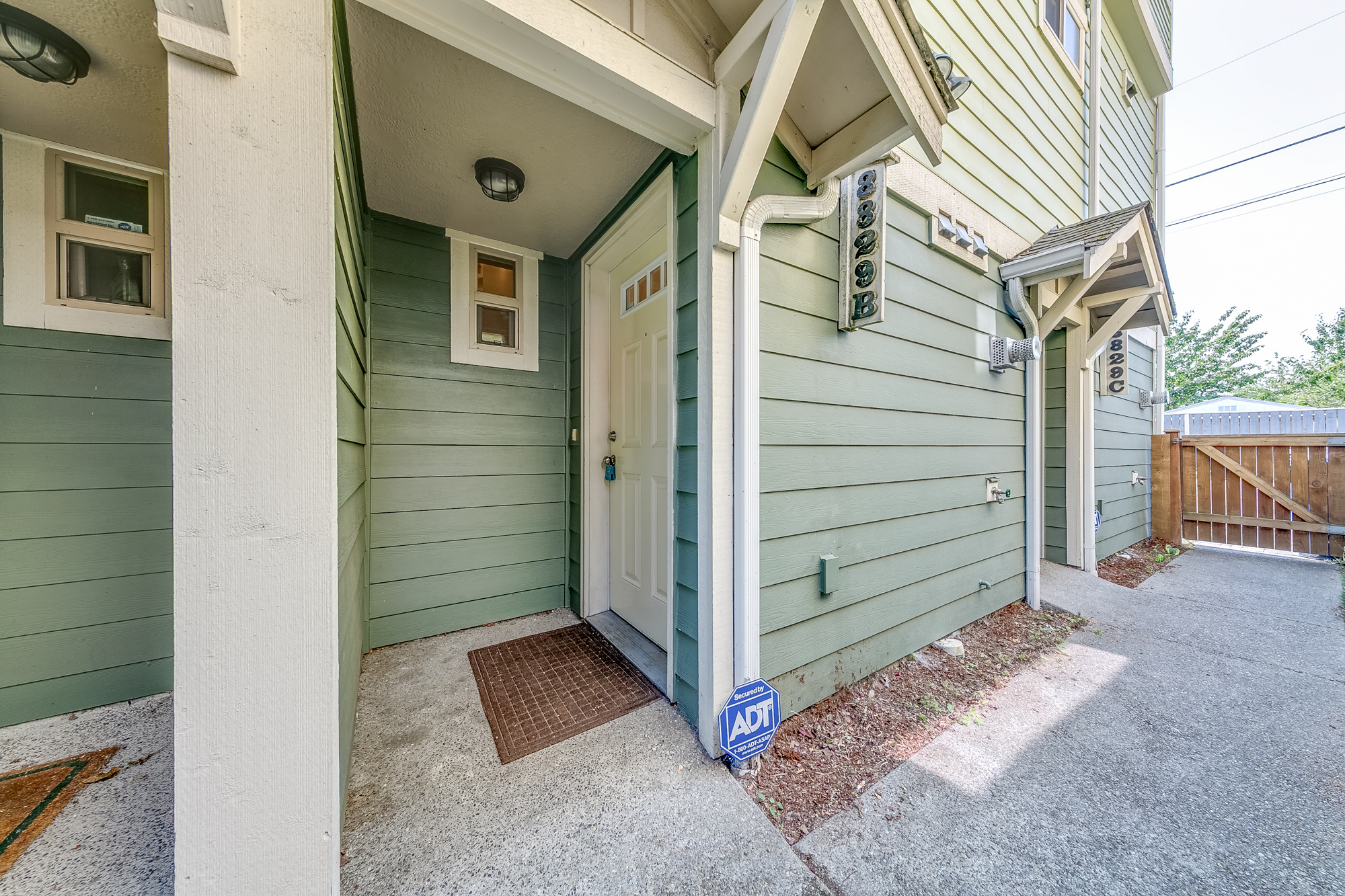 Property Photo: 8829 Delridge Wy SW B WA 98106