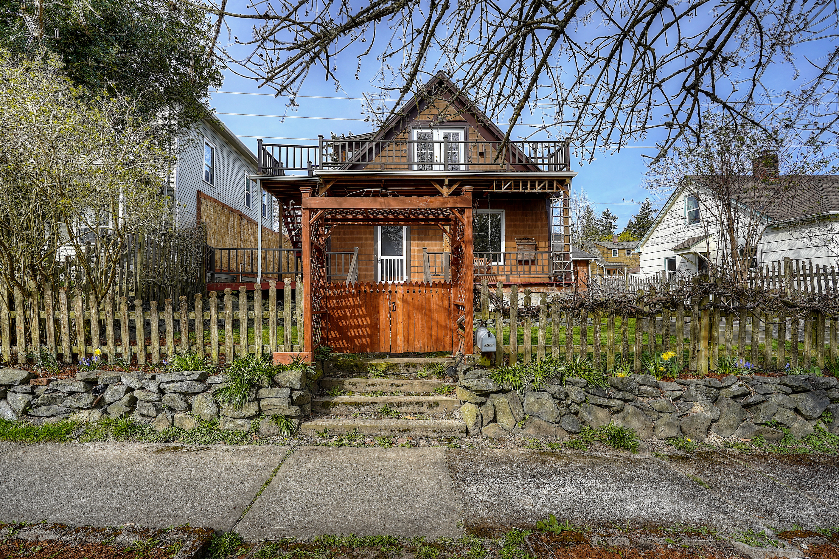 Property Photo:  1520 N Oakes St  WA 98406 