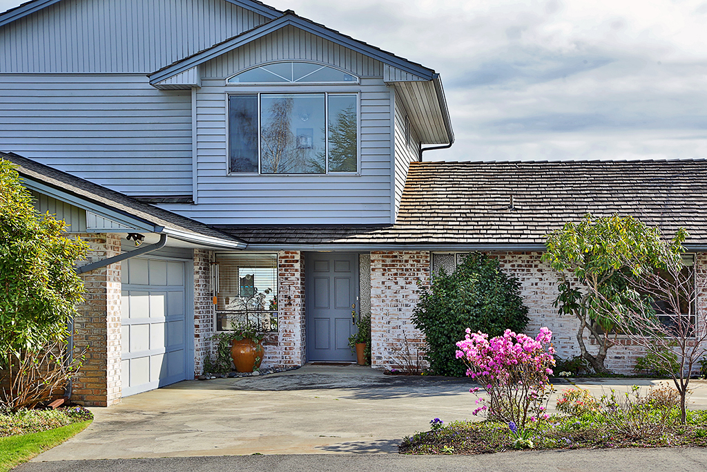 Property Photo: 2402 Soundview Dr WA 98260