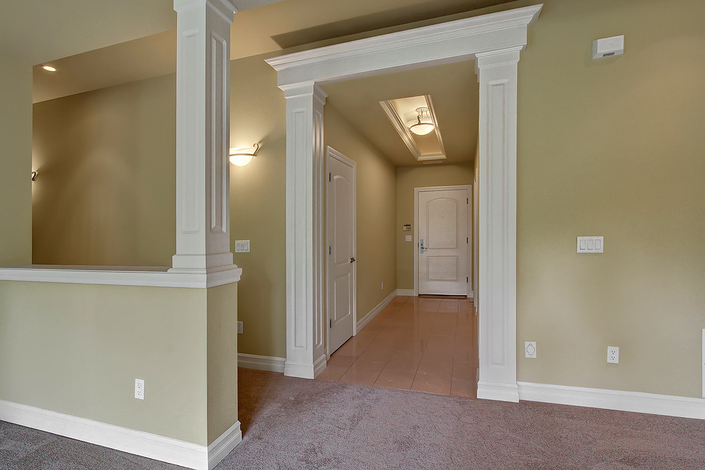 Property Photo: Foyer 10398 NE 17th St 101  WA 98004 