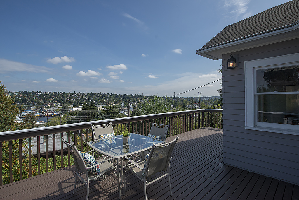 Property Photo:  900 W Emerson Street  WA 98119 