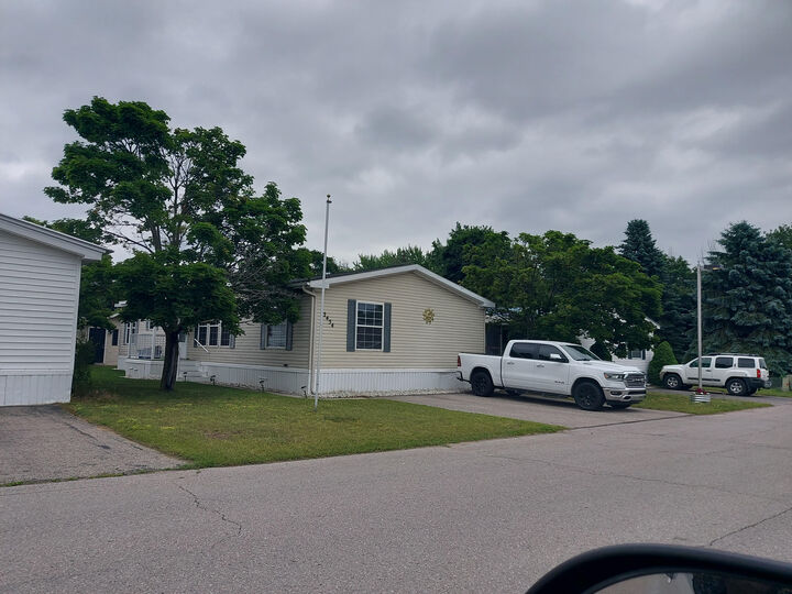 Property Photo: 2454 Friendship Dr MI 49686