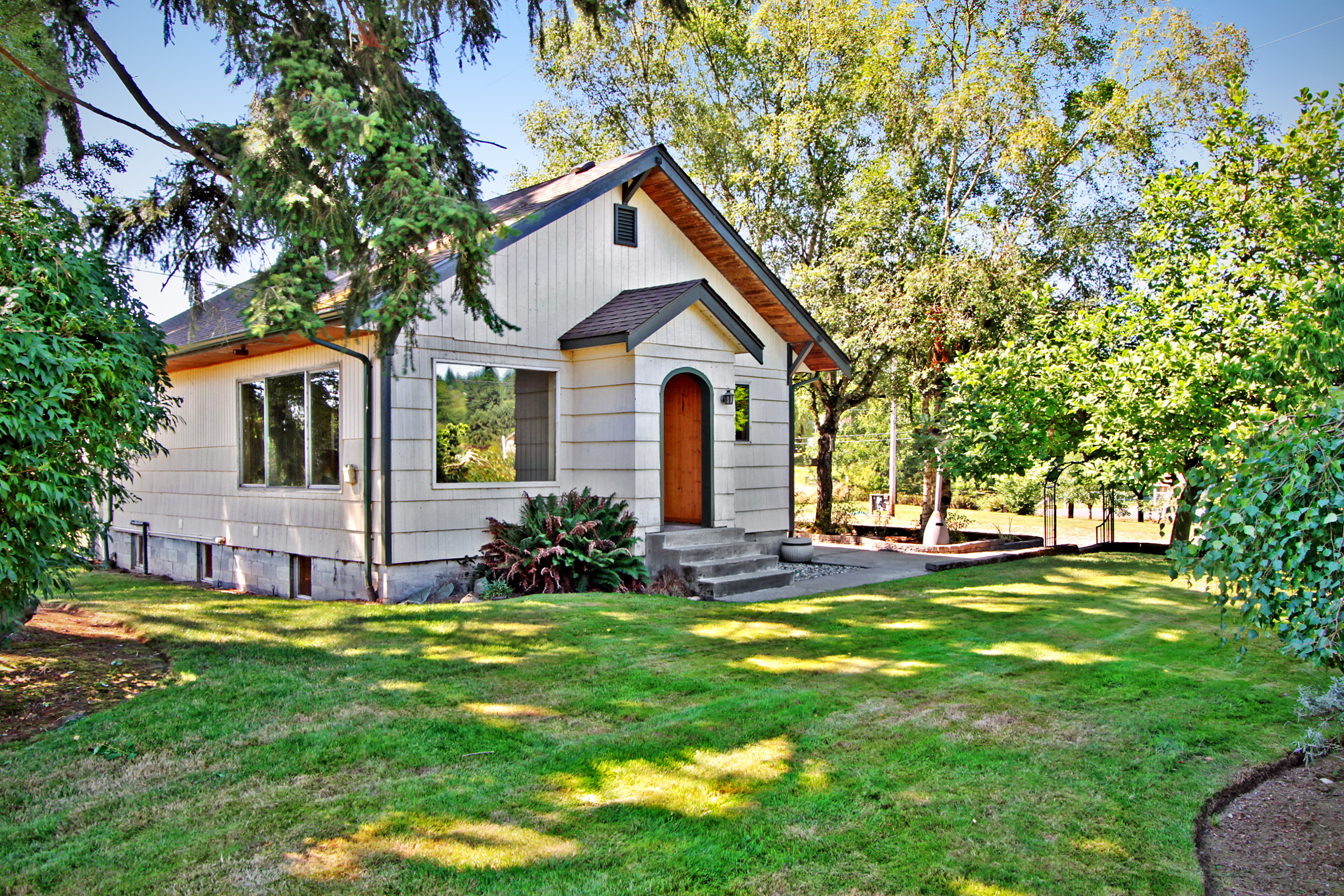 Property Photo: 7616 67th Ave SE WA 98290