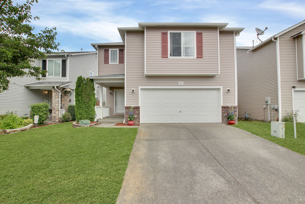Property Photo:  9609 181st St Ct E  WA 98375 