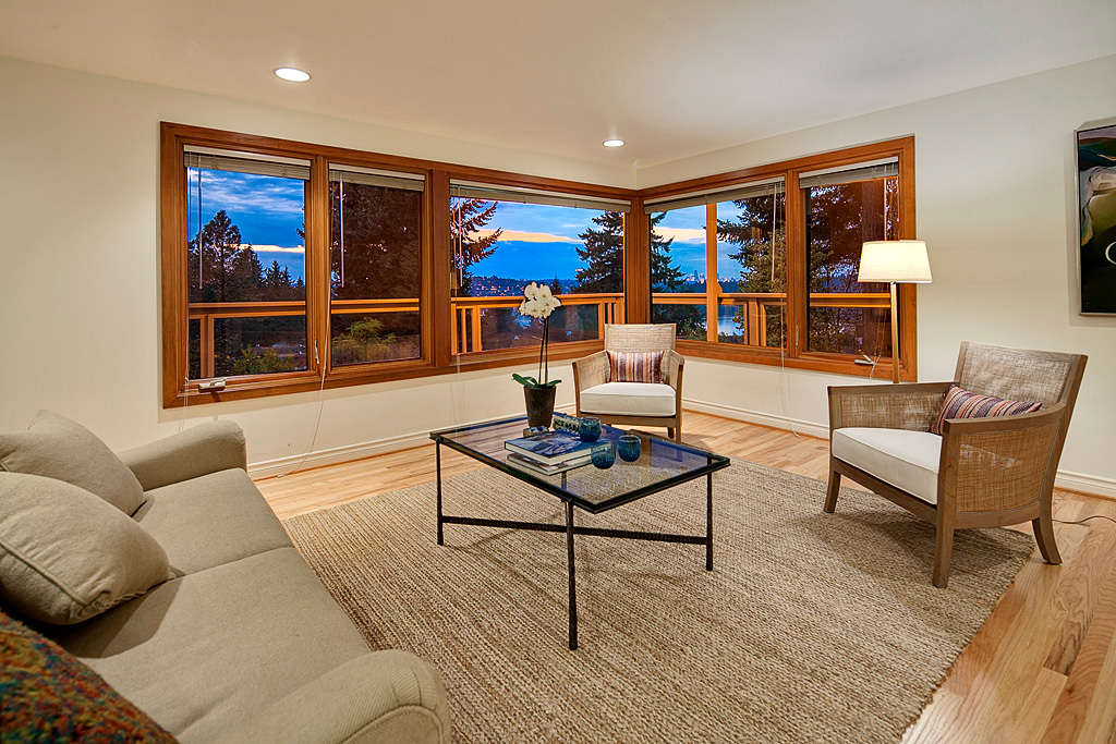 Property Photo: Living room 7632 SE 72nd St  WA 98040 