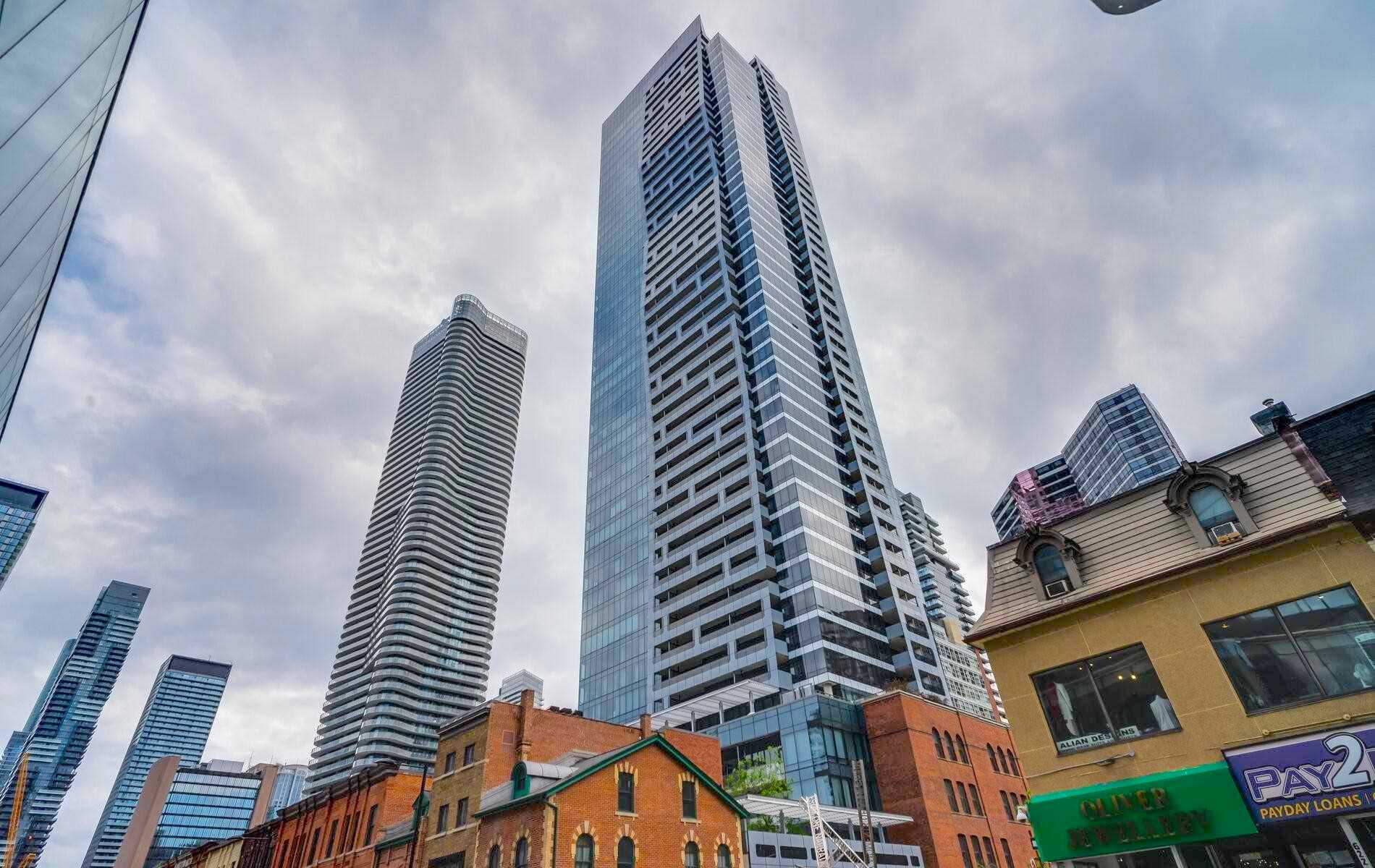 Photo de la propriété:  5 St Joseph Street 812 ON M4Y 1J6 