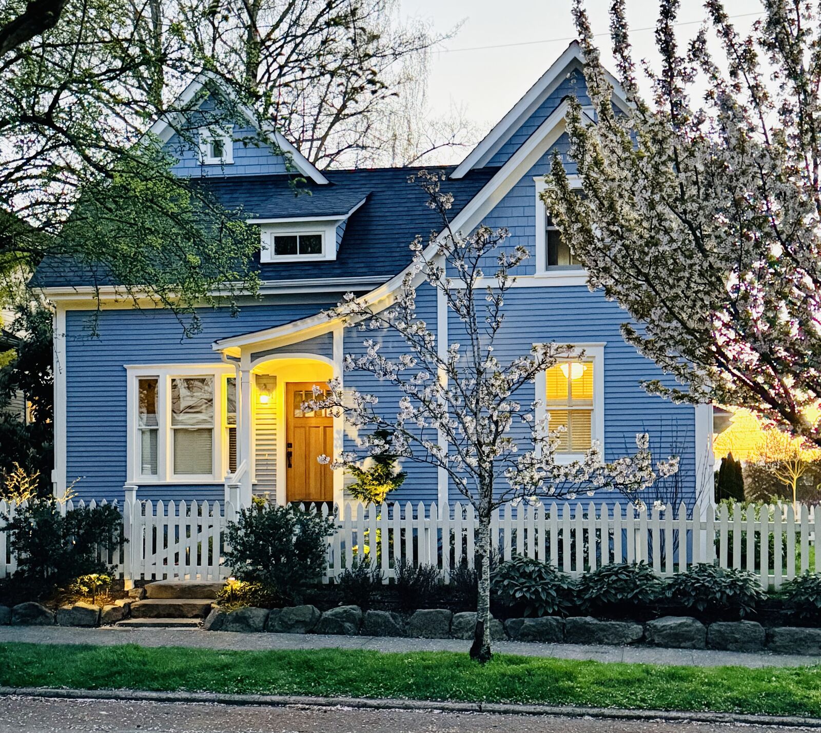 Property Photo:  1823  Warren Avenue N  WA 98109 