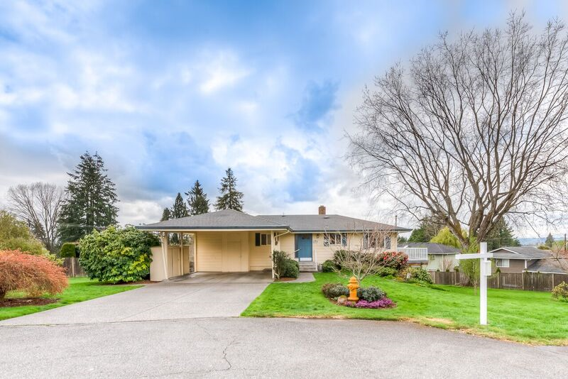 Property Photo: 1312 14th Place WA 98290