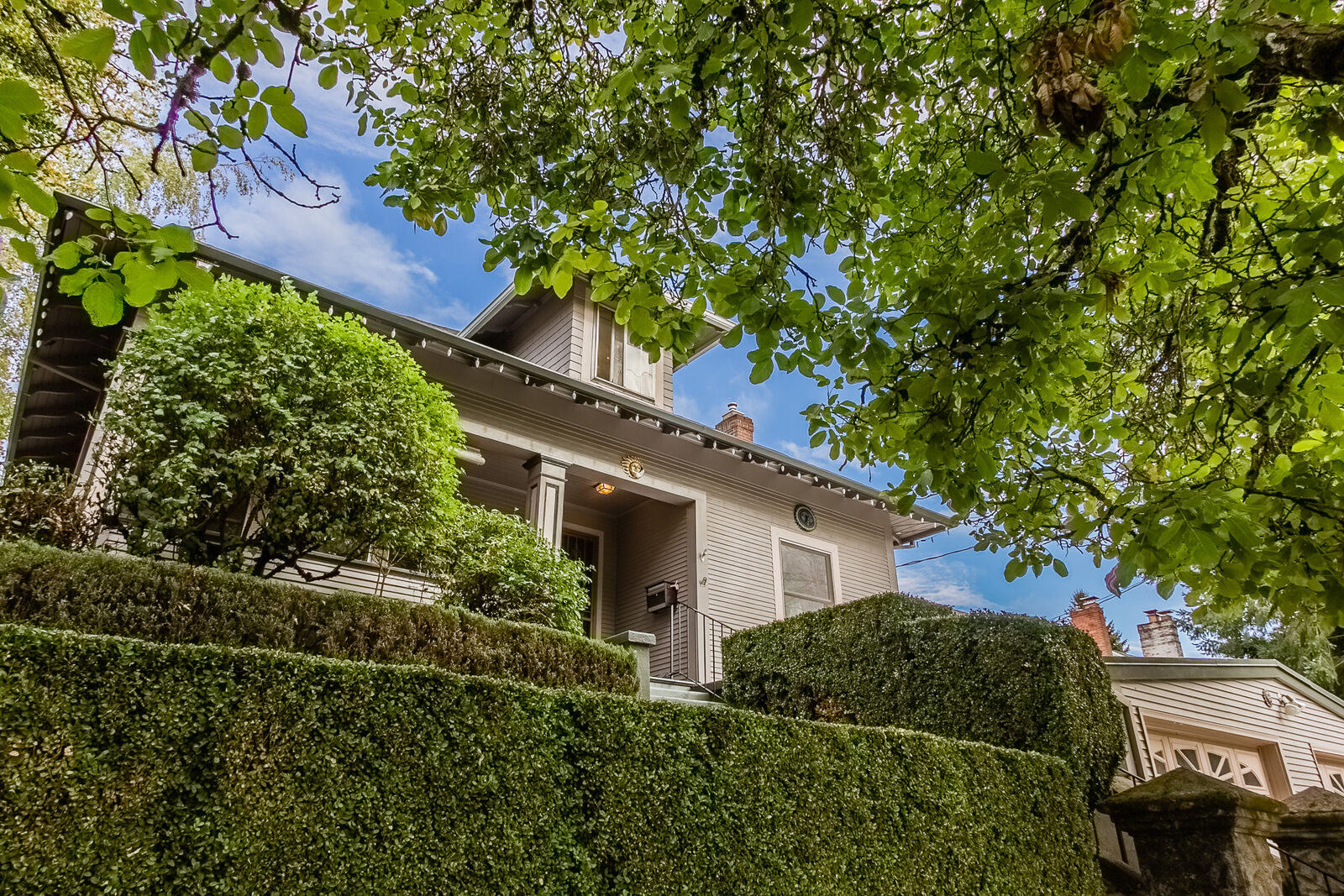 Property Photo:  26 SE 61st Ave  OR 97215 