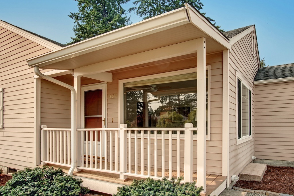 Property Photo:  405 E Beech St  WA 98203 