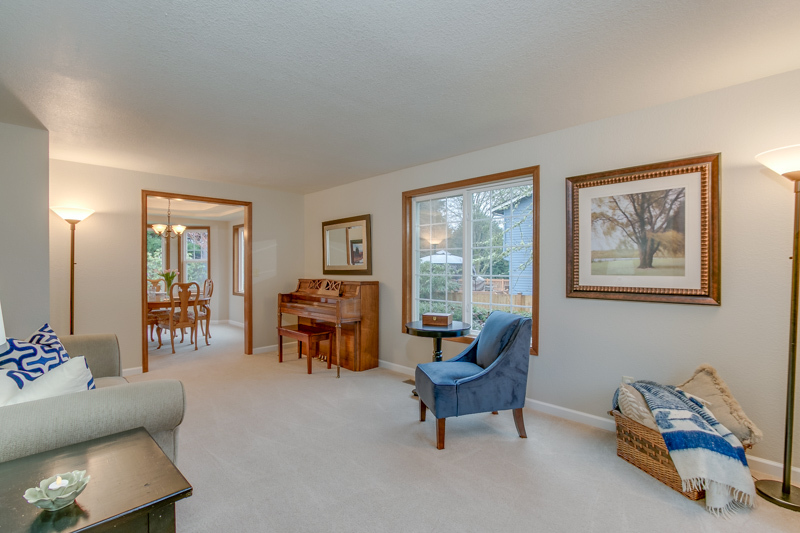 Property Photo: Living room 12918 179th Ave NE WA 98052