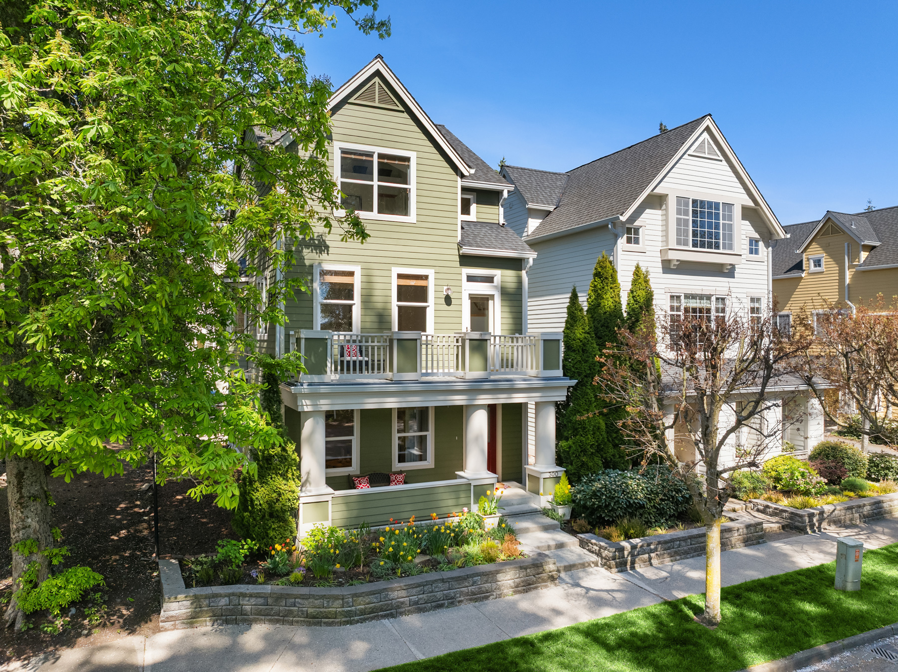 Property Photo:  300 NE Wyatt Way 1  WA 98110 