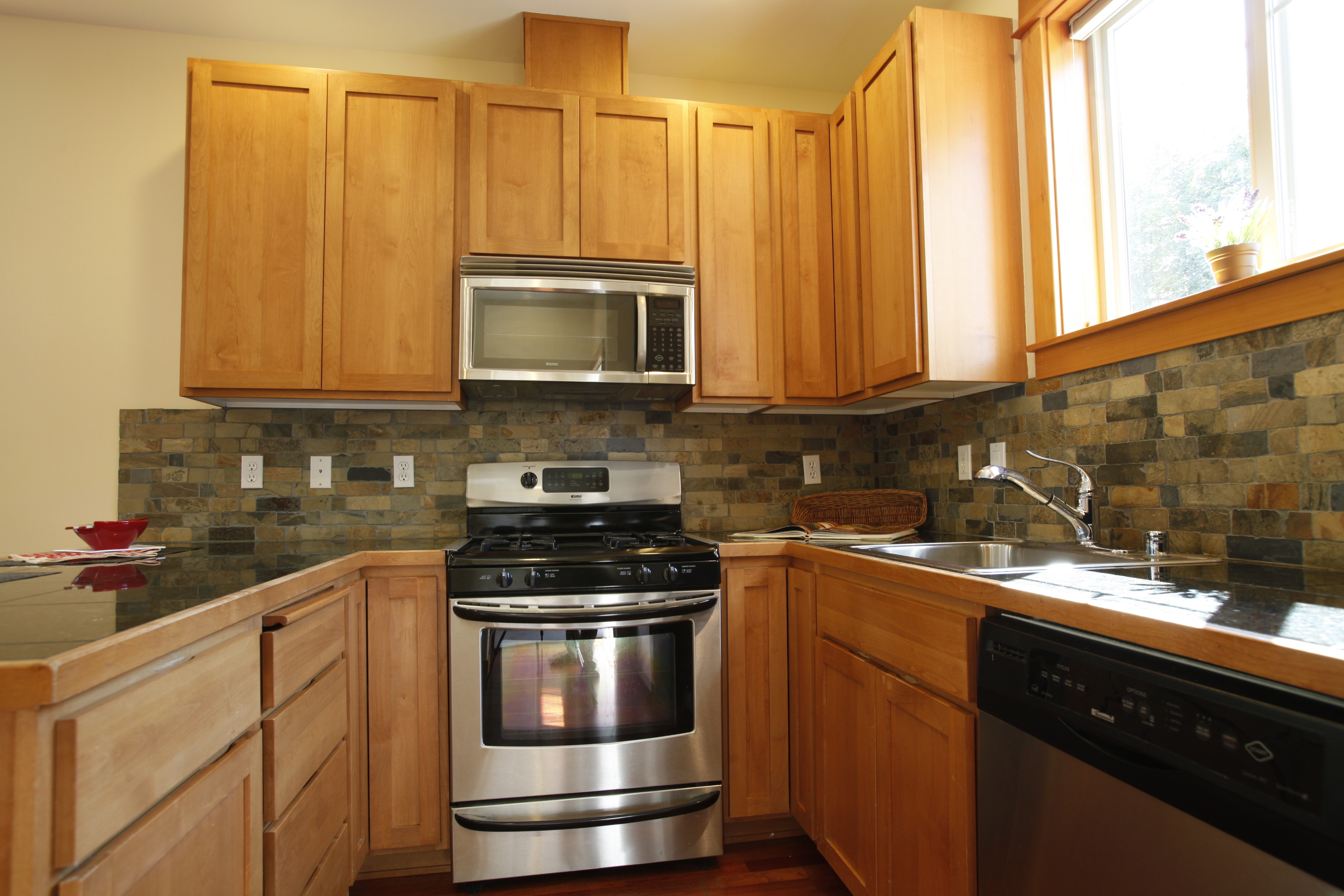 Property Photo: Kitchen 6045 Fauntleroy St SW B  WA 98136 