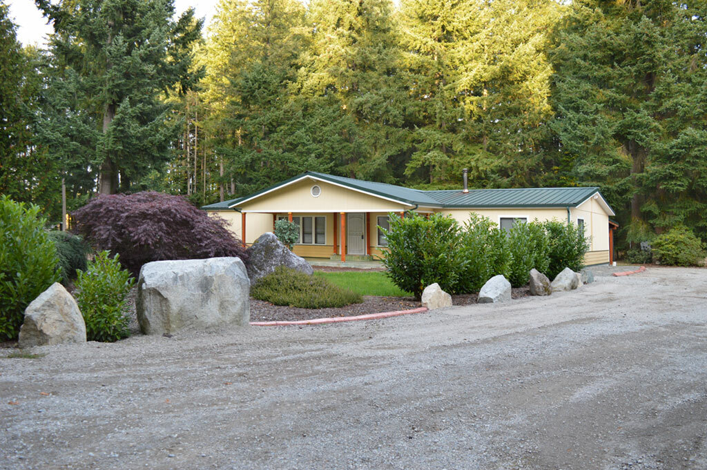 Property Photo: 15330 Lindsay Rd SE WA 98597