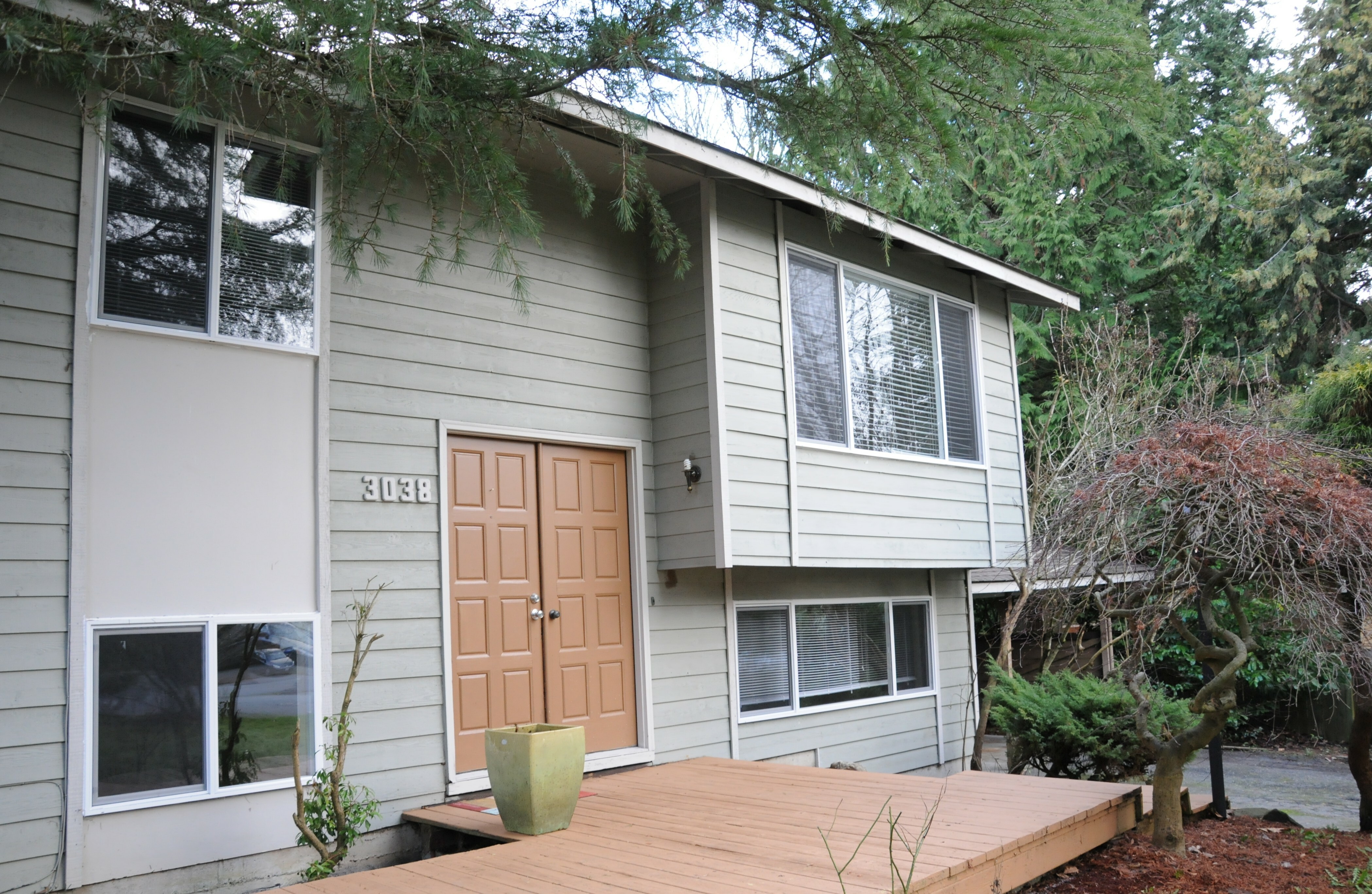 Property Photo:  3038 NE 204th St  WA 98155 