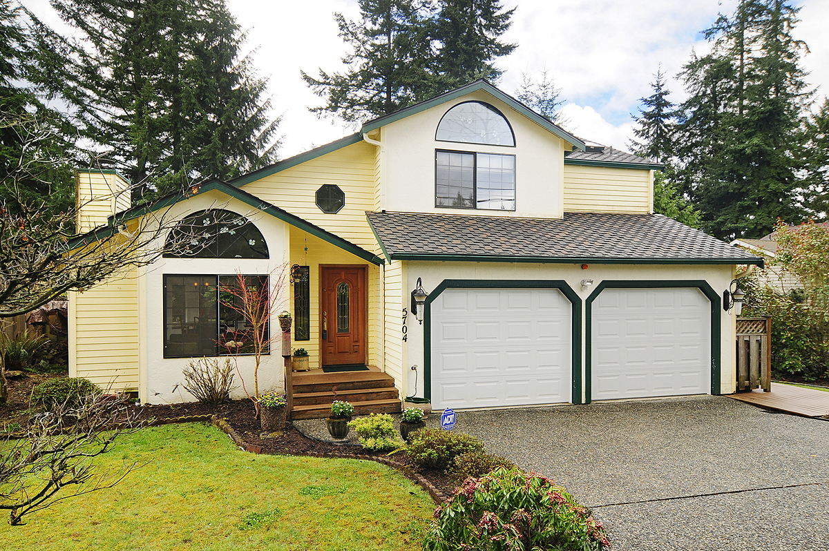 Property Photo: 5704 140th Street SW WA 98026