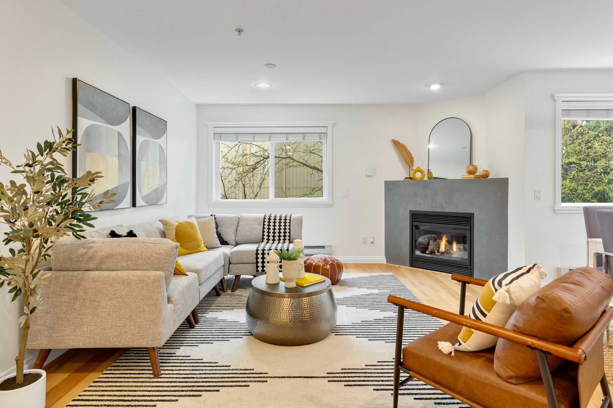 Property Photo: 717 E Denny Way 2B WA 98122