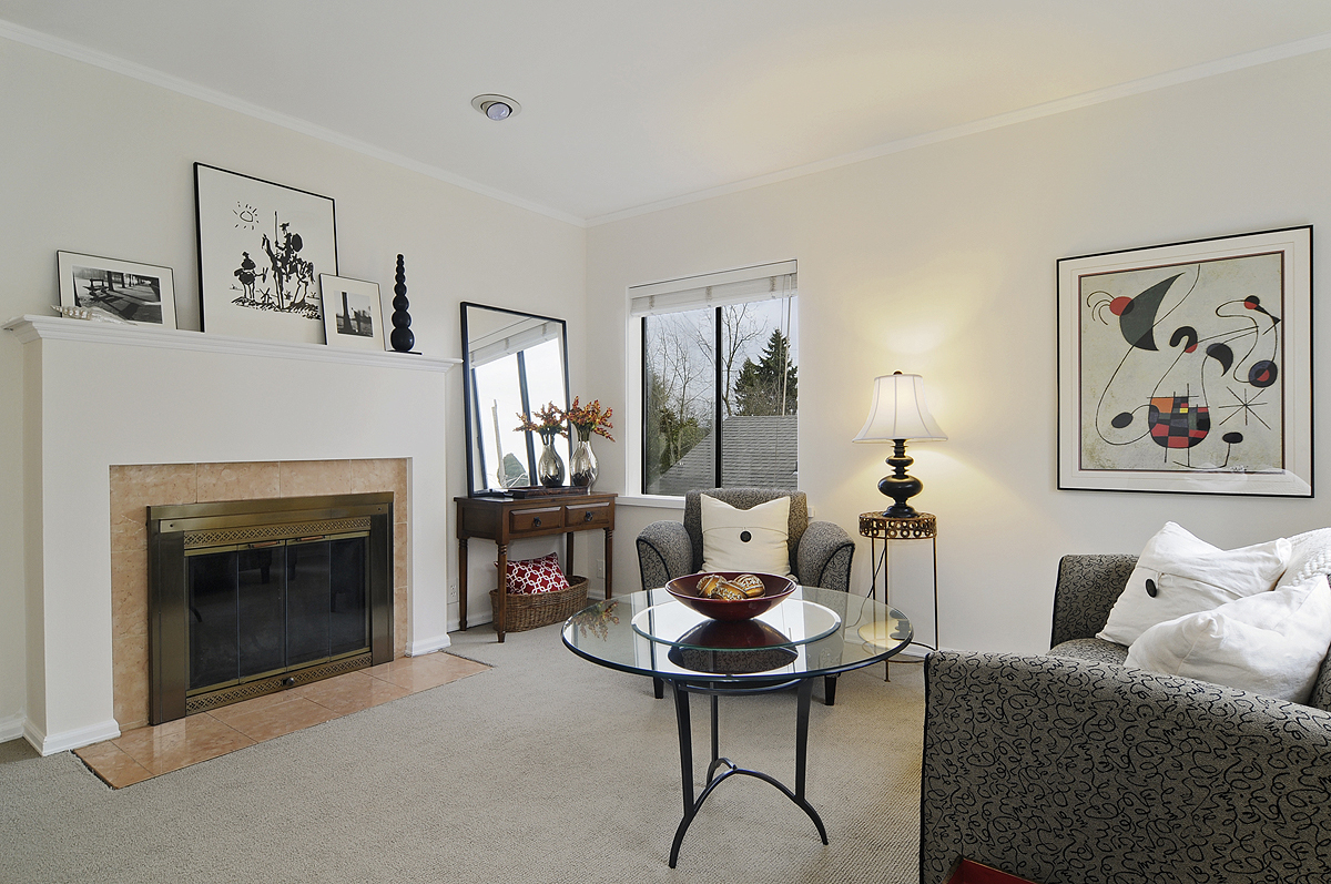 Property Photo: Living room/kitchen 326 NE 55th Street  WA 98105 