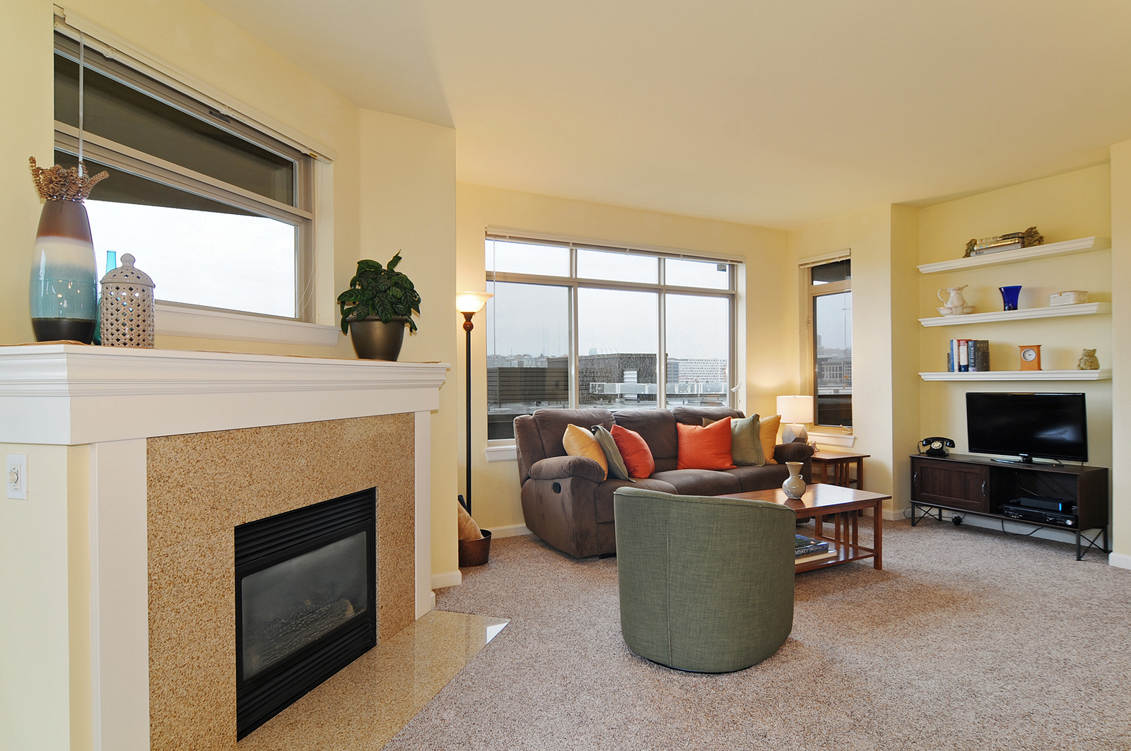 Property Photo: Great room 900 Aurora Ave N 407 WA 98109