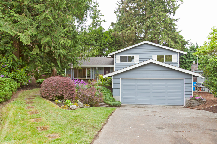 Property Photo:  525 NW 201st Ct  WA 98177 