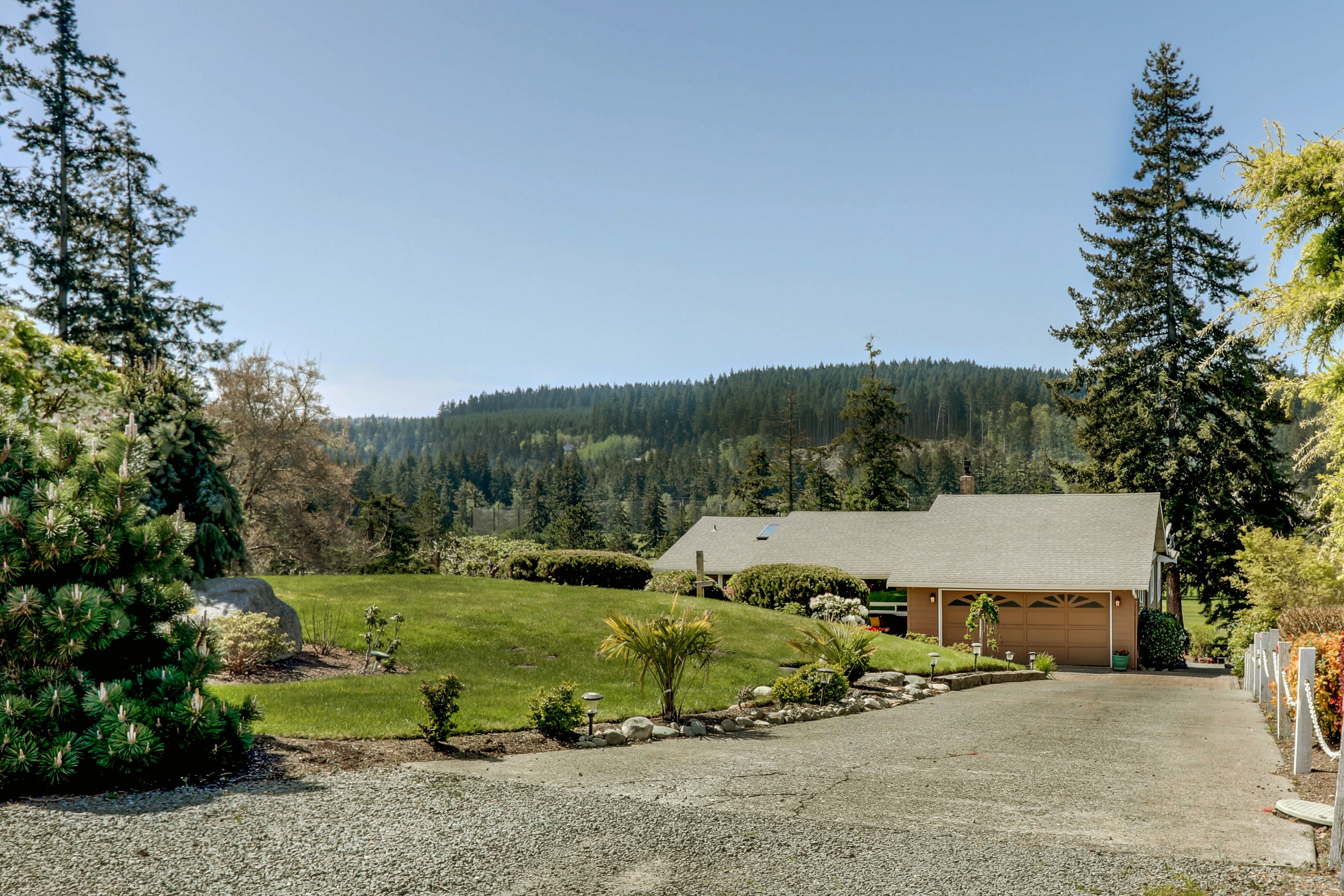 Property Photo:  321 Camaloch Dr  WA 98282 