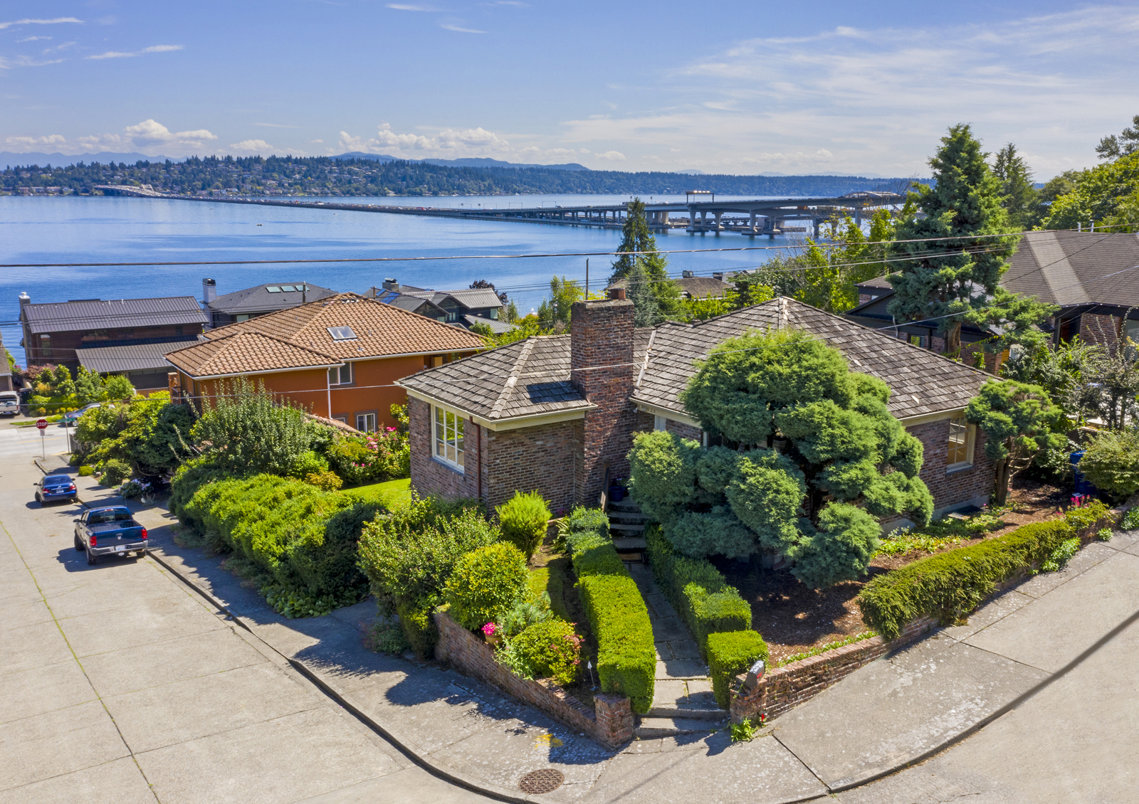 Property Photo:  920 Lake Washington Blvd S  WA 98144 