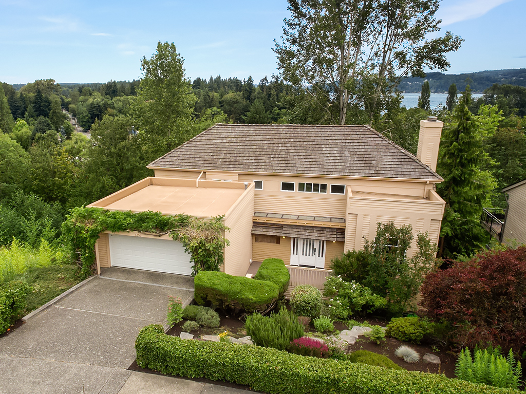 Property Photo: 4676 NE 89th St WA 98115
