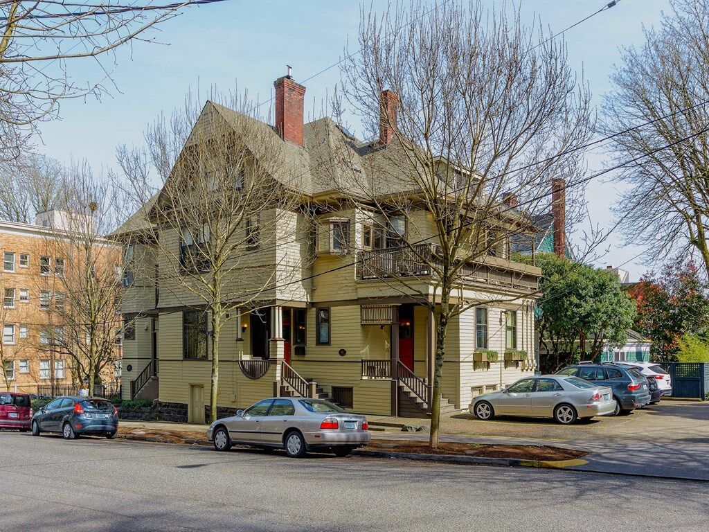 Property Photo:  812 SW Saint Clair Ave 3  OR 97205 