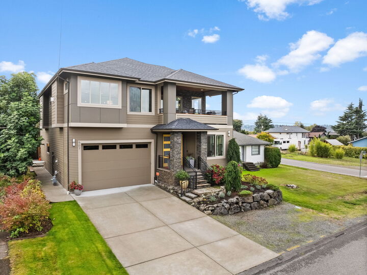 Property Photo:  907 N 33rd Street  WA 98056 